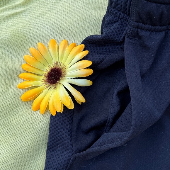 ✔️ NIKE; Black w/Yellow Livestrong Shorts in Men’s Size Large; Nice Condition! - Picture 9 of 12